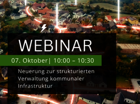 Luftaufnahme eines Ortsteils mit Wohnhäusern; im Vordergrund ein dunkles Banner mit der Aufschrift WEBINAR, darunter Datum 07. Oktober und Uhrzeit 10:00–10:30 sowie Hinweis auf Neuerung in der strukturierten Verwaltung kommunaler Infrastruktur.